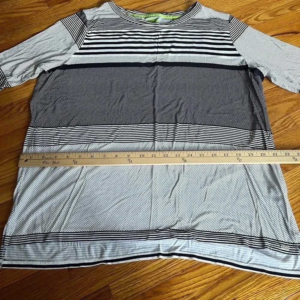 Quarter sleeve top